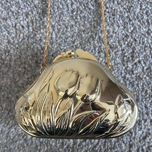 Solid gold-colored shoulder purse